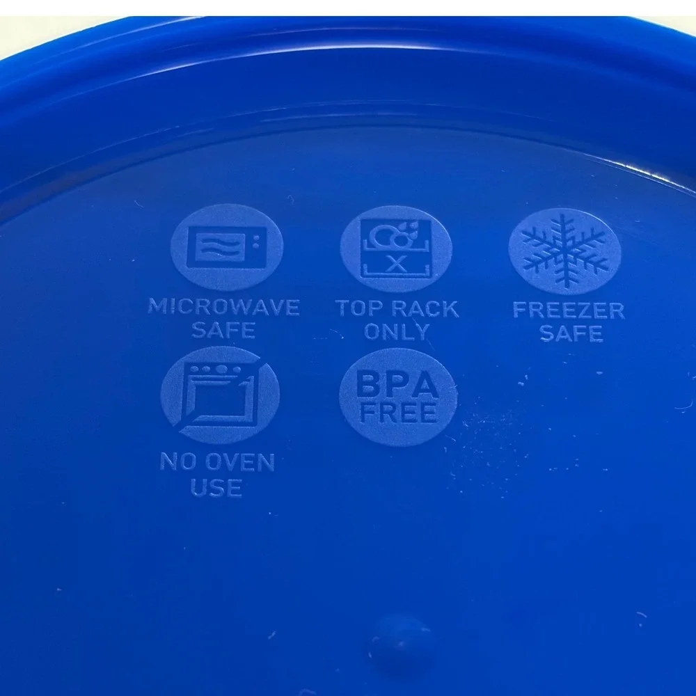 Pyrex Hello Kitty Rainbow Glass Food Storage Container Blue Lid 6in 4-Cup Sanrio